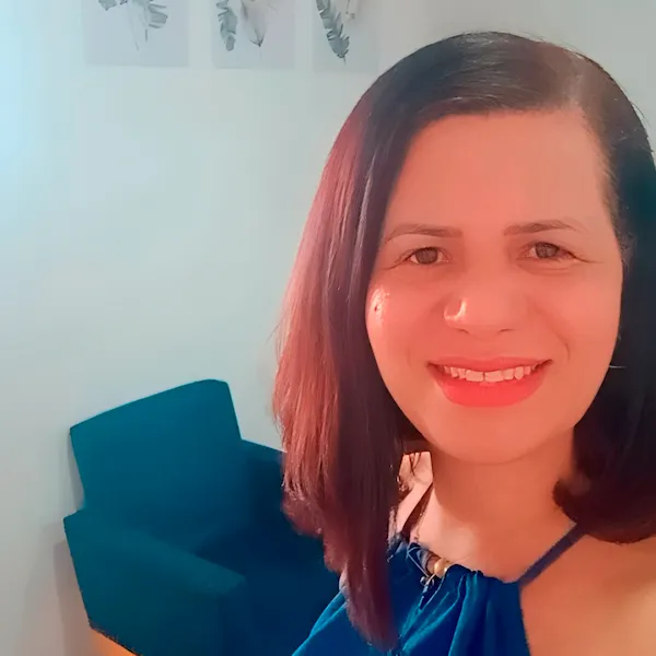 Ricleide Gomes | Psicóloga e Psicanalista no consultório do Méier