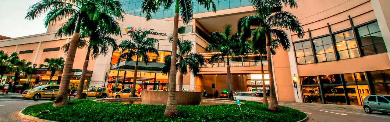 Fachada do Shopping Nova América, em Del Castilho, Rio de Janeiro, local de atendimento da psicóloga e psicanalista Ricleide Gomes.